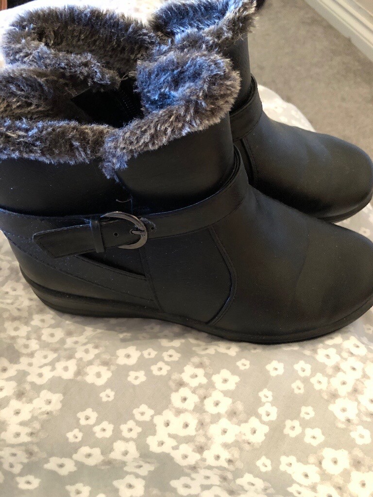 ladies fur lined boots size 5